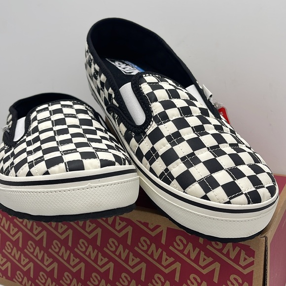Vans WMNS Slip-Er 2 (Checkerboard)BIk/Clsc White 
VN0A4UWOIB8 Sneakers - Picture 6 of 16